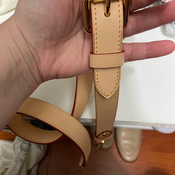 Louis Vuitton vachetta leather shoulder strap. - Picture 3 of 8